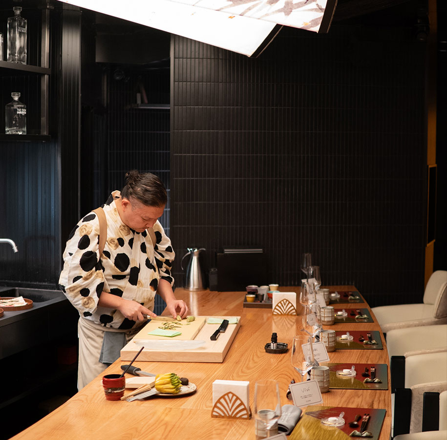 SUSHI BAR